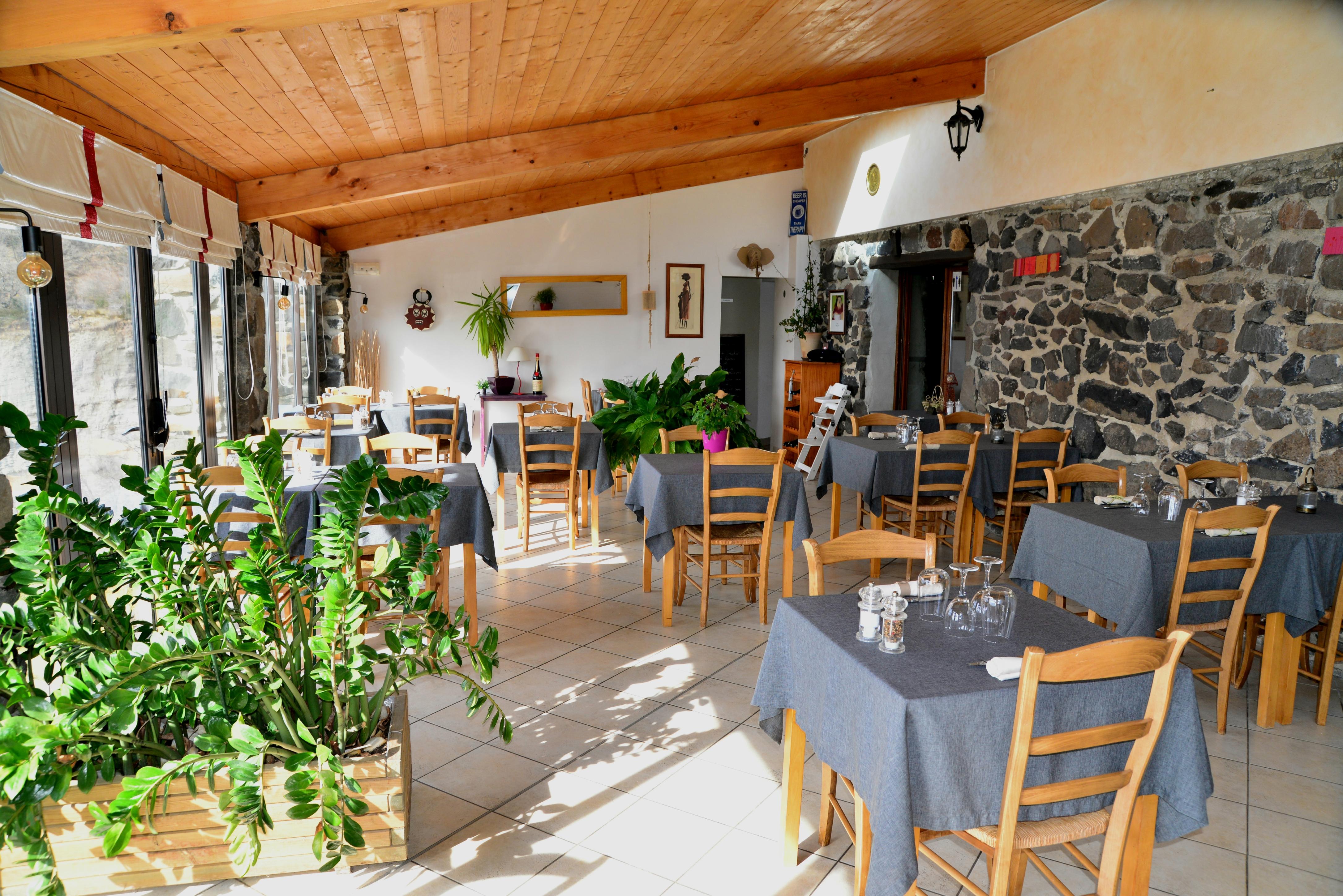 Logis Hotel-Restaurant La Mere Biquette Saint-Pons エクステリア 写真