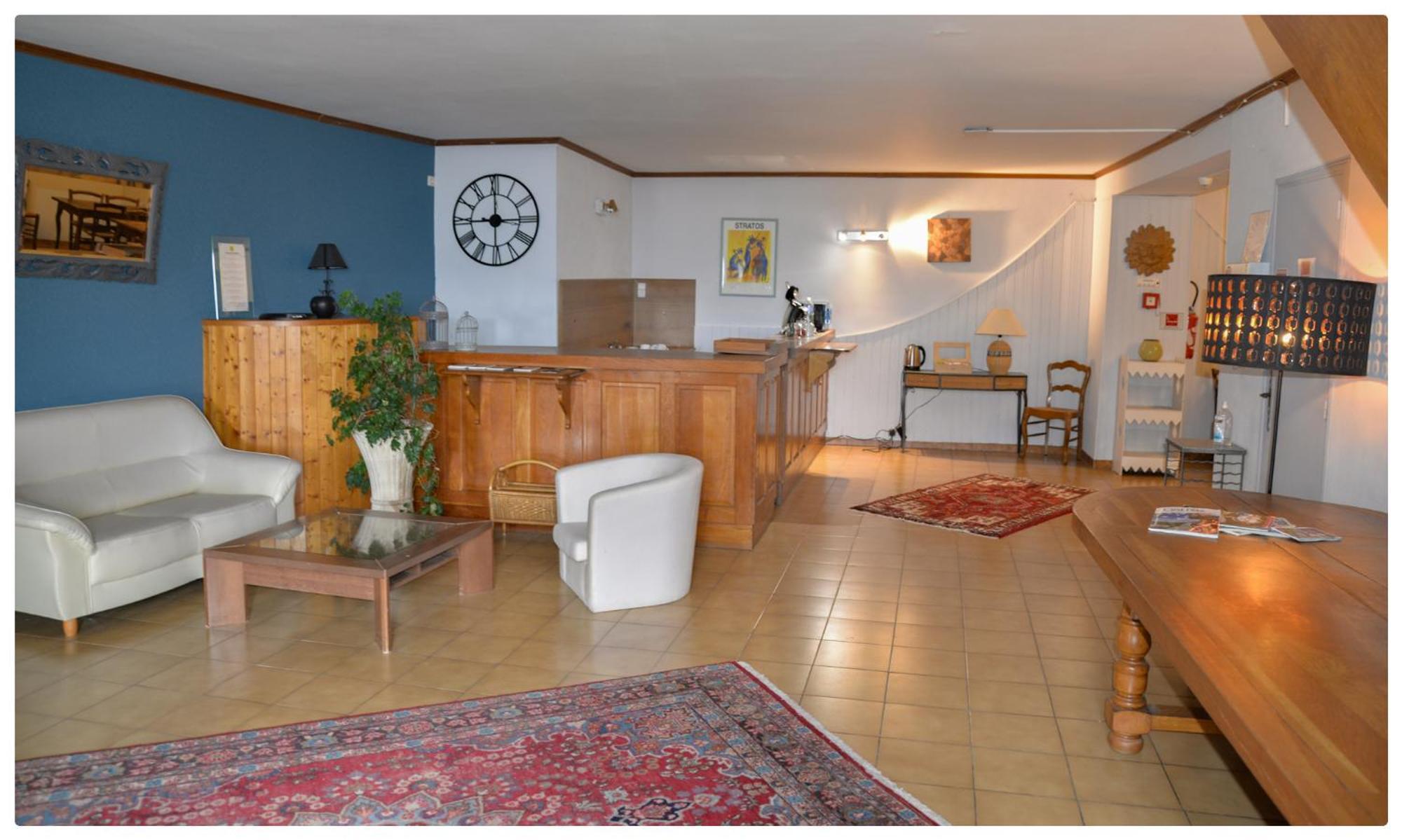 Logis Hotel-Restaurant La Mere Biquette Saint-Pons エクステリア 写真