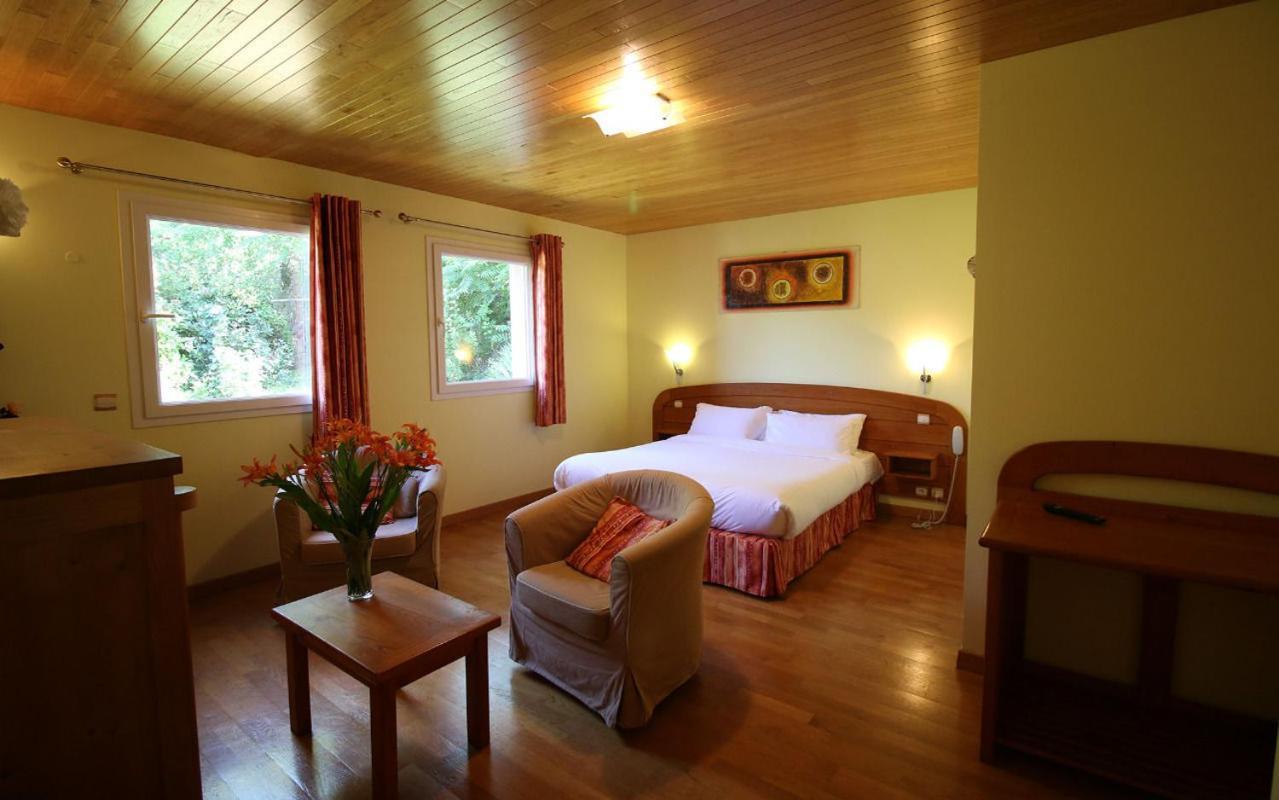 Logis Hotel-Restaurant La Mere Biquette Saint-Pons エクステリア 写真