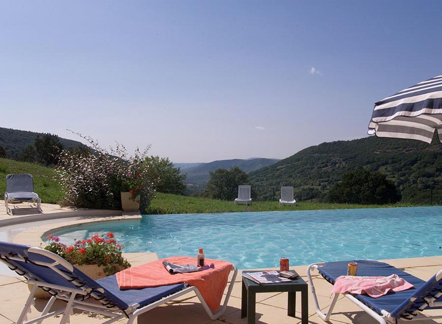 Logis Hotel-Restaurant La Mere Biquette Saint-Pons エクステリア 写真