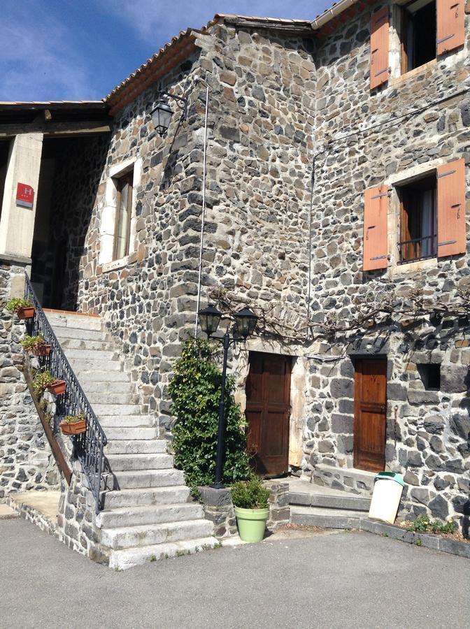 Logis Hotel-Restaurant La Mere Biquette Saint-Pons エクステリア 写真